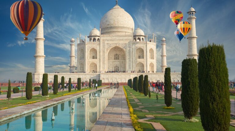 Delhi’s Surreal Balloon Parade 50 Years Ago